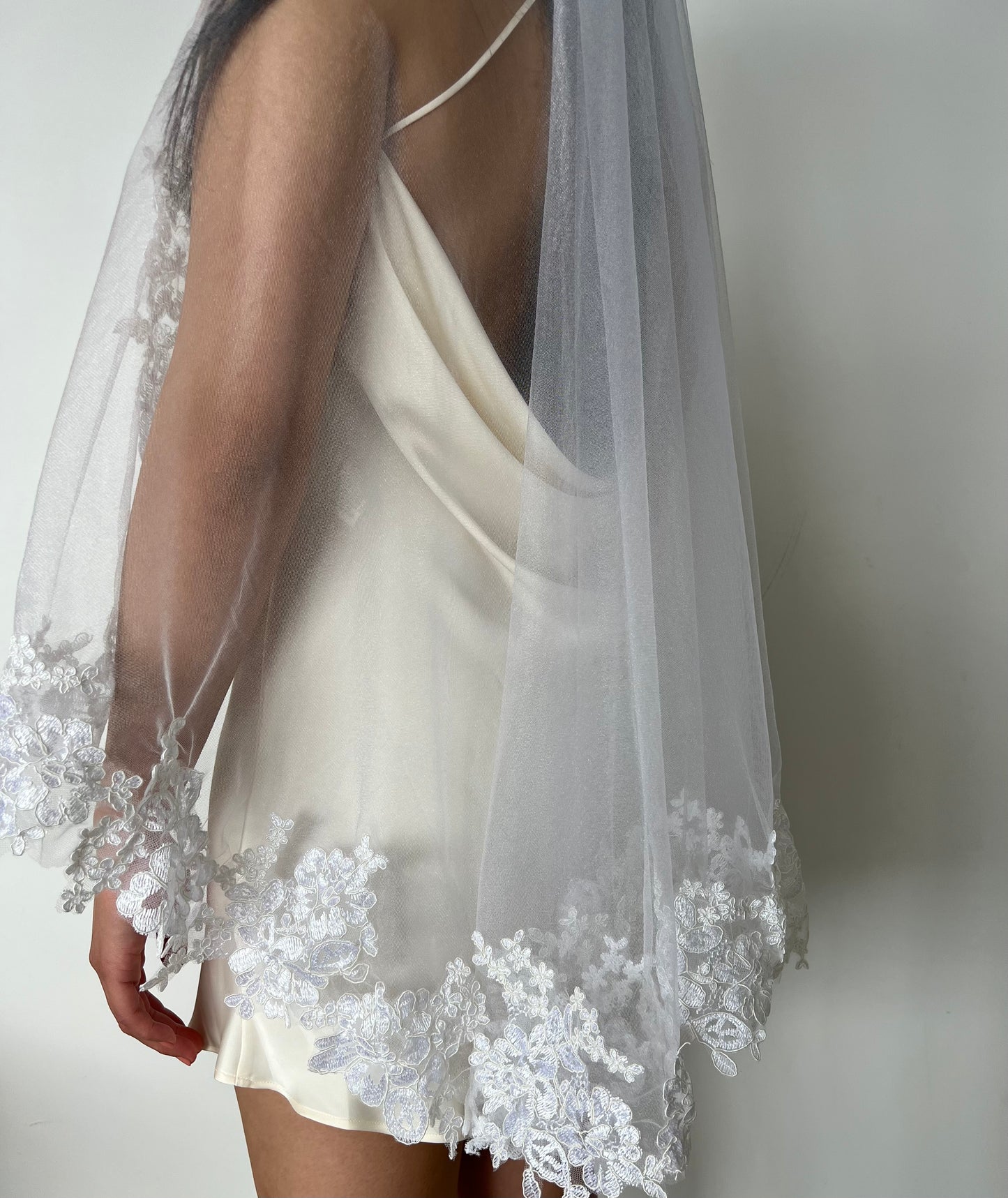 FLUR Fingertip Veil