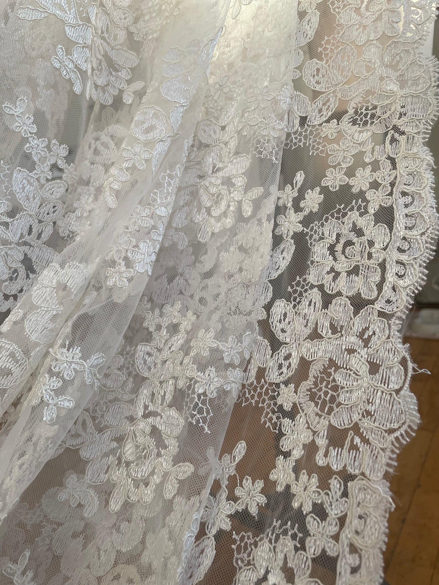 FLUR Fingertip Veil
